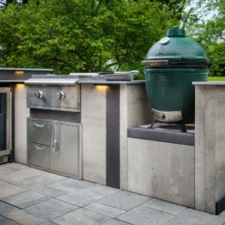 Outdoor Kitchen & Seating