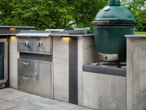 Outdoor Kitchen & Seating